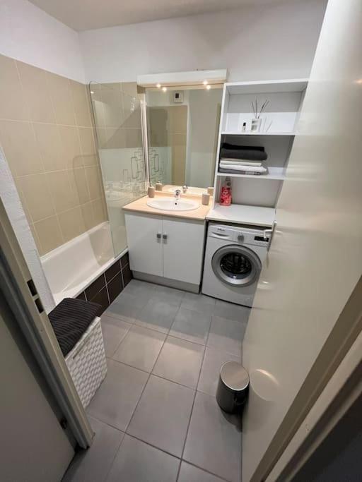 Joli Appt 45 M2 Avec Terrasse Appartement Lunel  Buitenkant foto